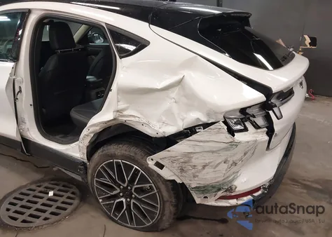 2024 Ford Mustang Mach-E Premium z USA, uszkodzony, nr VIN 3FMTK3SU2RMA26274